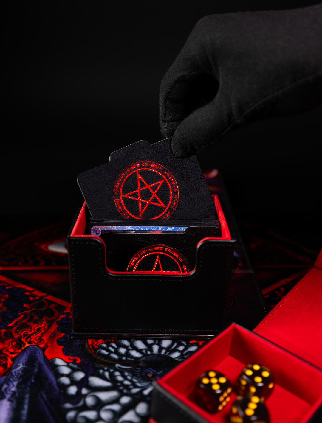 Five Dark Elders Deckbox - sleevechief